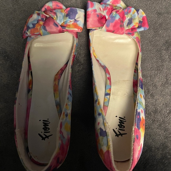 Shoes - Picture 3 of 4